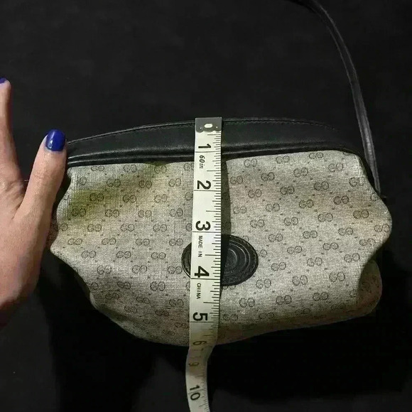 Vintage 70s/80s Gucci Authentic Barrel Crossbody Micro GG Mini Bag 007-115-5770 - Picture 15 of 16